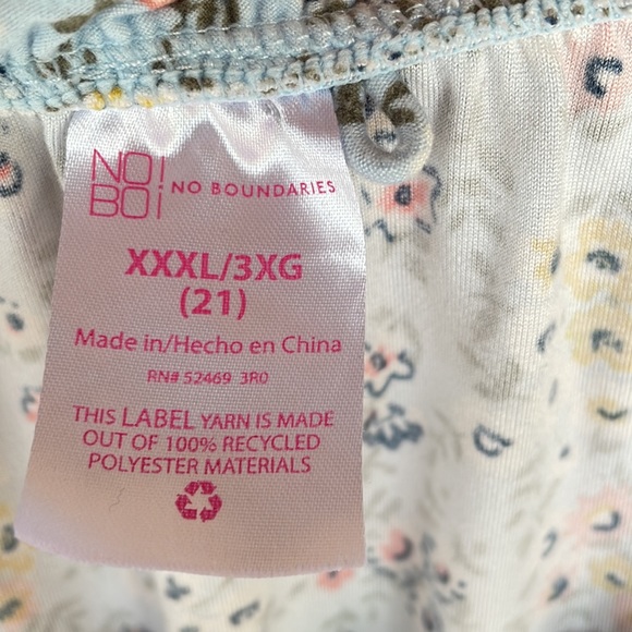 No Boundaries adorable long sleeve top w dainty floral print. Juniors XXL - Picture 6 of 7